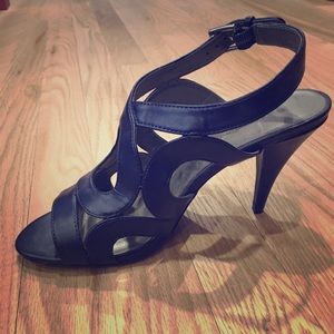 Bandolino strapped navy blue pumps